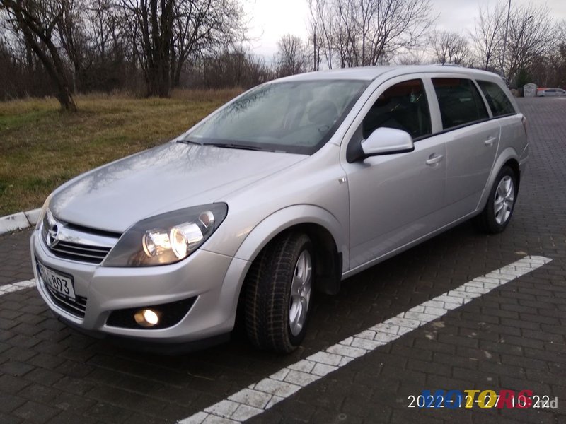 2012' Opel Astra photo #6