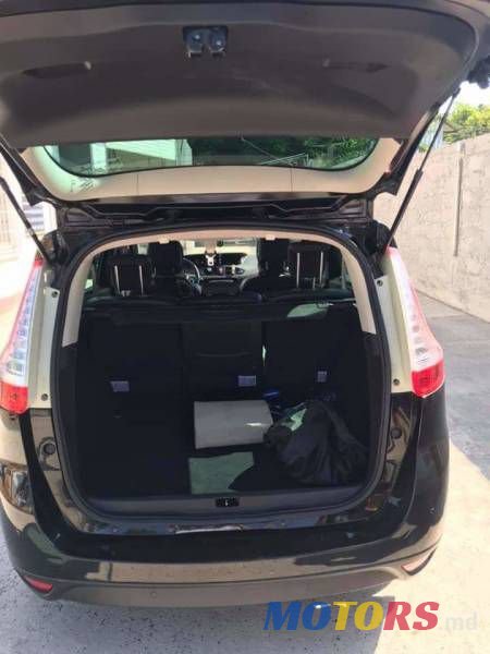 2011' Renault Grand Scenic photo #5