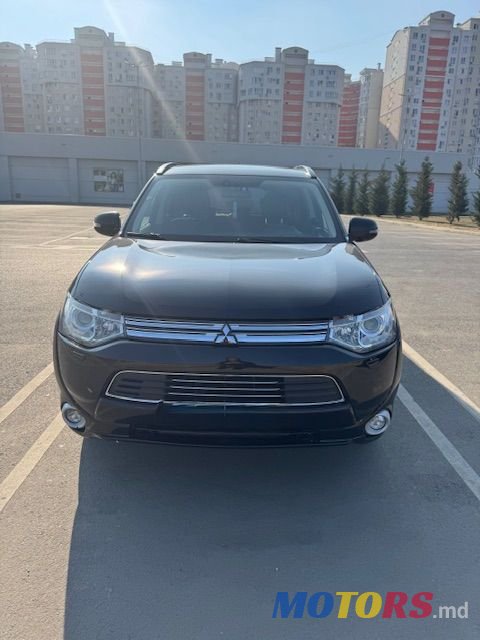 2014' Mitsubishi Outlander photo #5