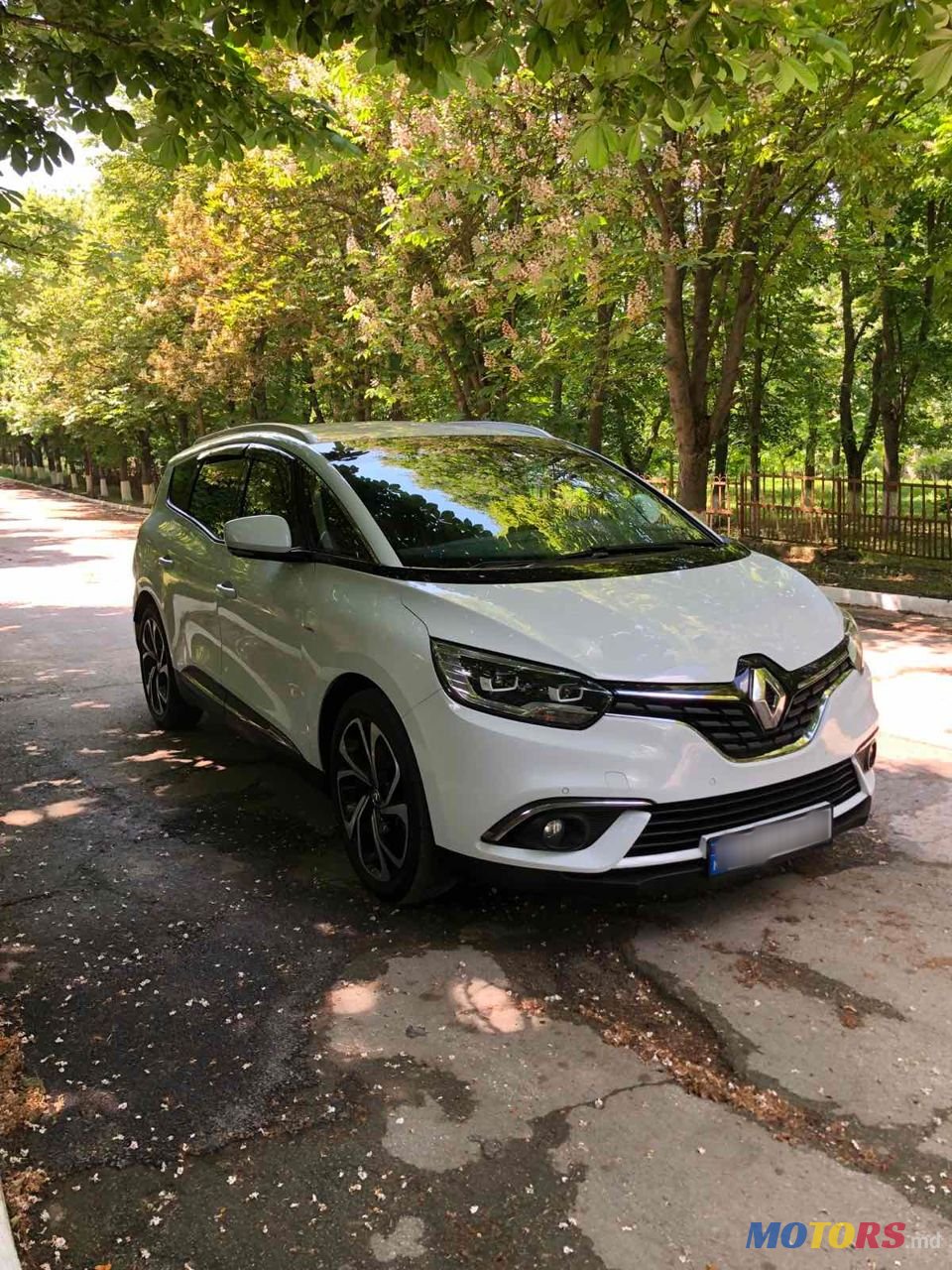 2017' Renault Grand Scenic photo #3