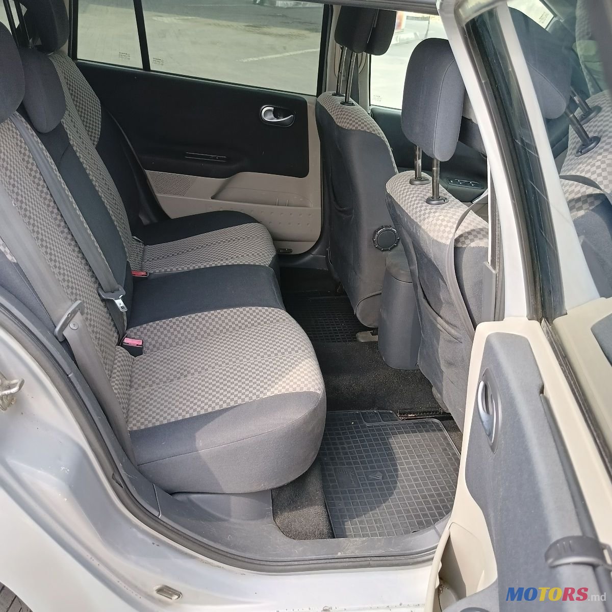 2004' Renault Megane photo #6