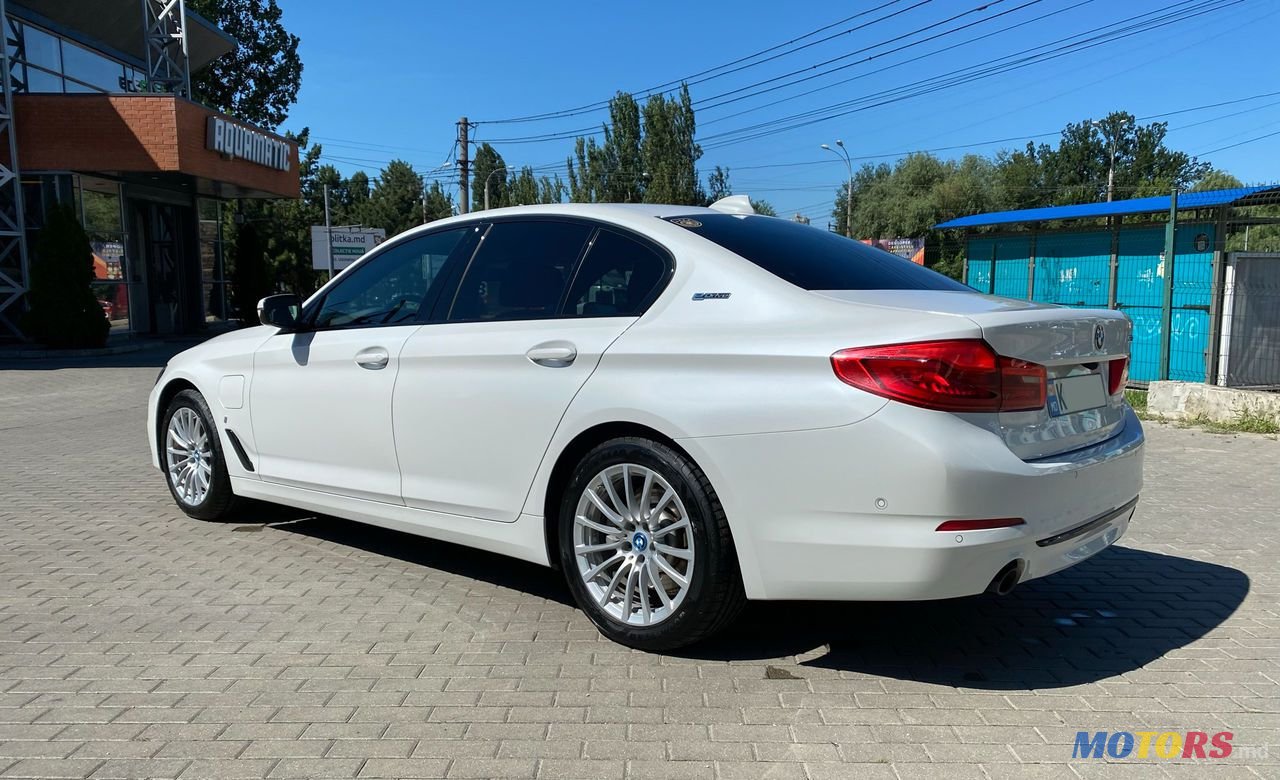 2018' BMW 5 Series photo #2