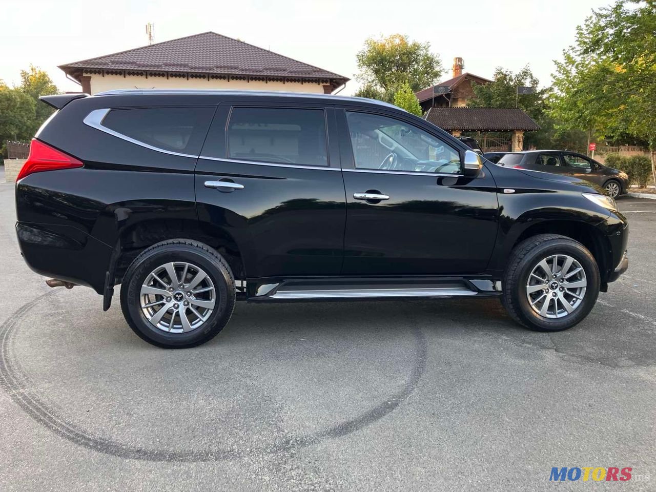 2016' Mitsubishi Pajero Sport photo #6