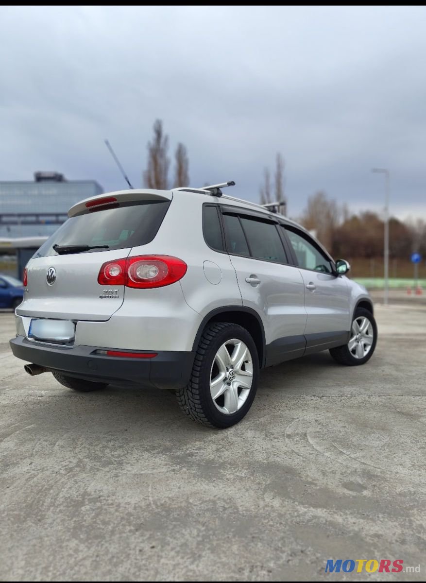 2010' Volkswagen Tiguan photo #4