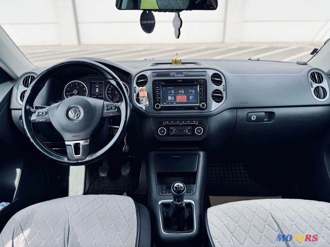 2012' Volkswagen Tiguan photo #5