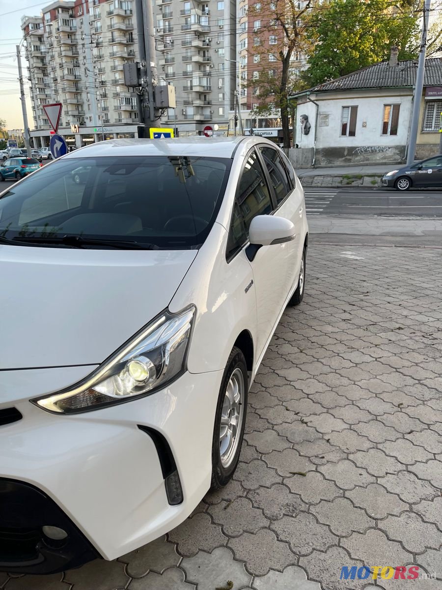 2018' Toyota Prius + photo #3