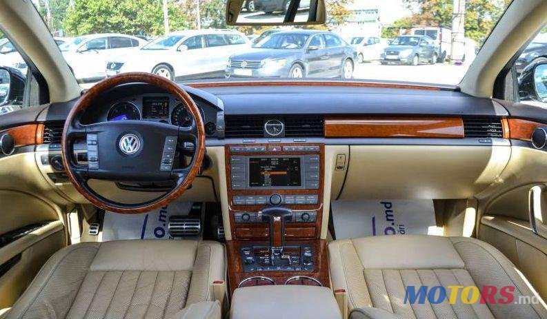 2006' Volkswagen Phaeton photo #2