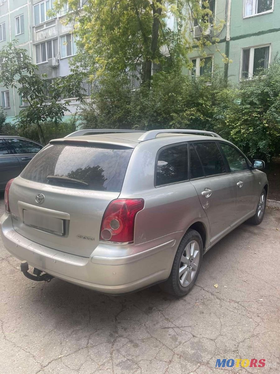 2004' Toyota Avensis photo #3