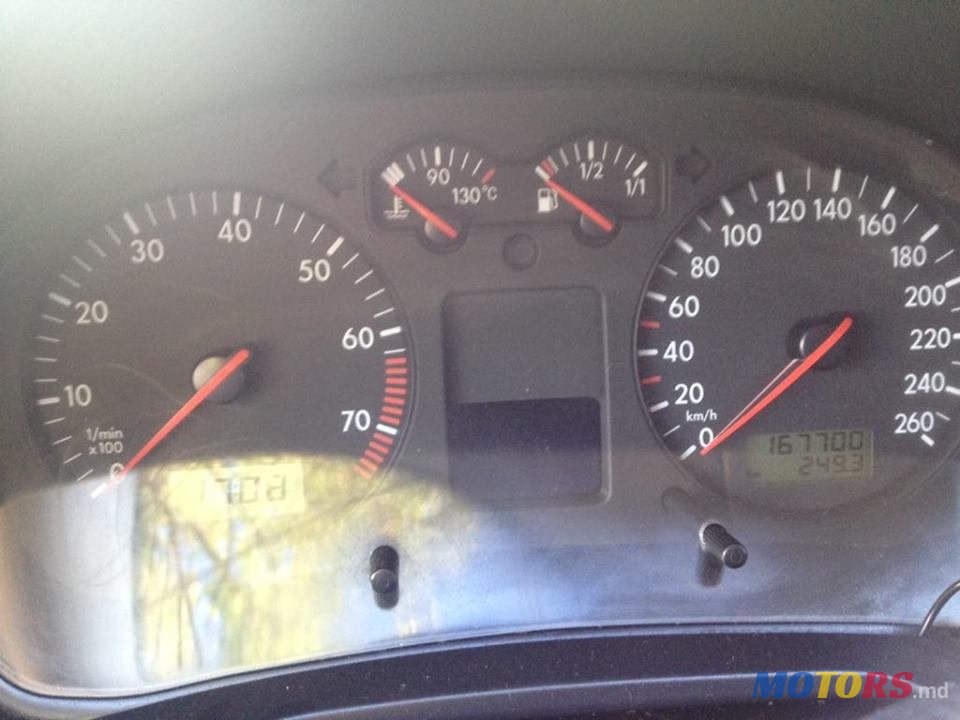 2002' Volkswagen Golf IV photo #2