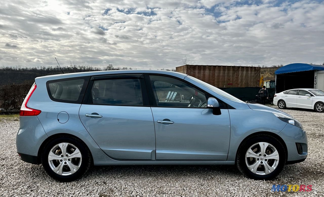 2010' Renault Grand Scenic photo #4