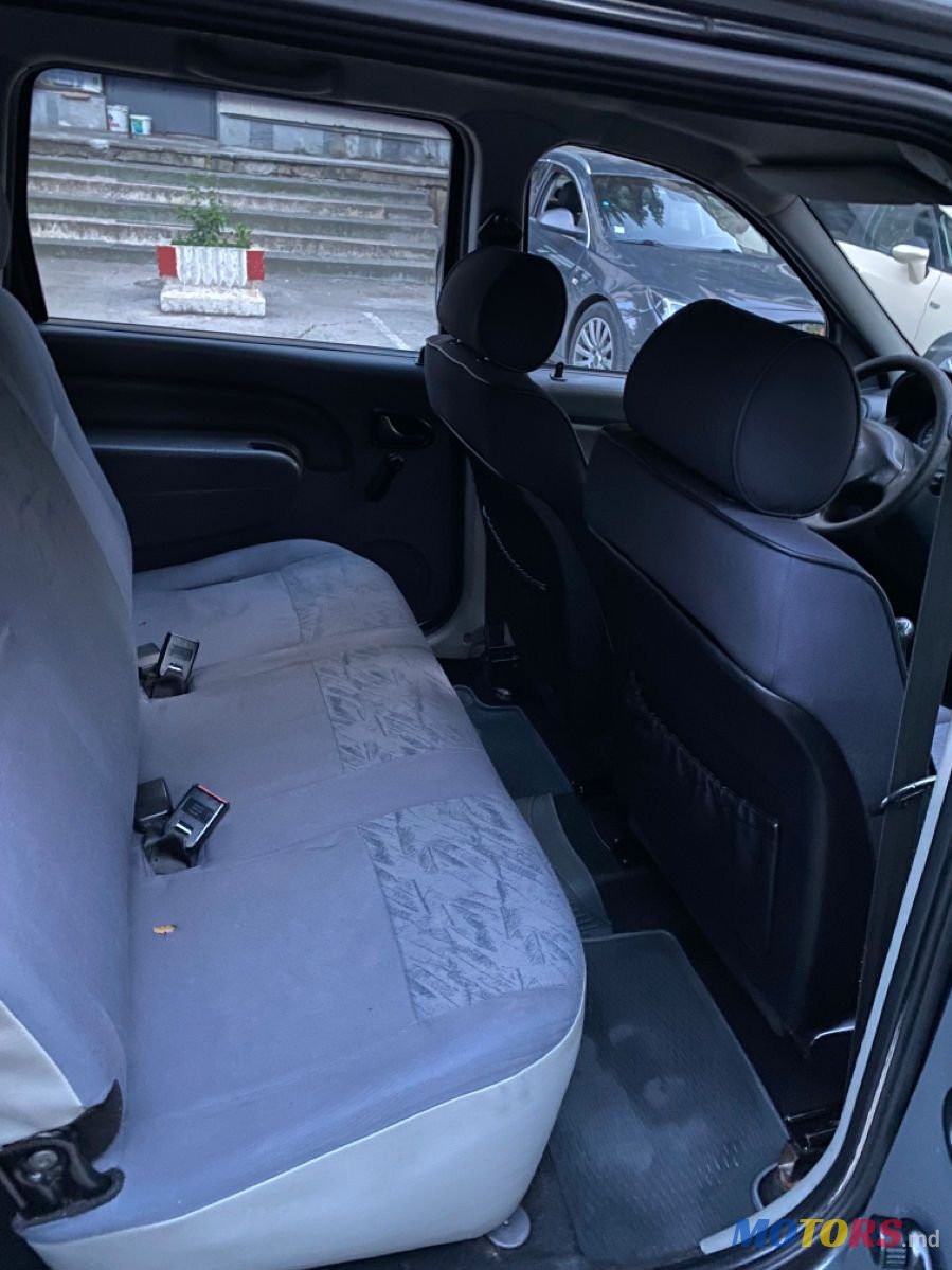 2008' Dacia Logan Mcv photo #6