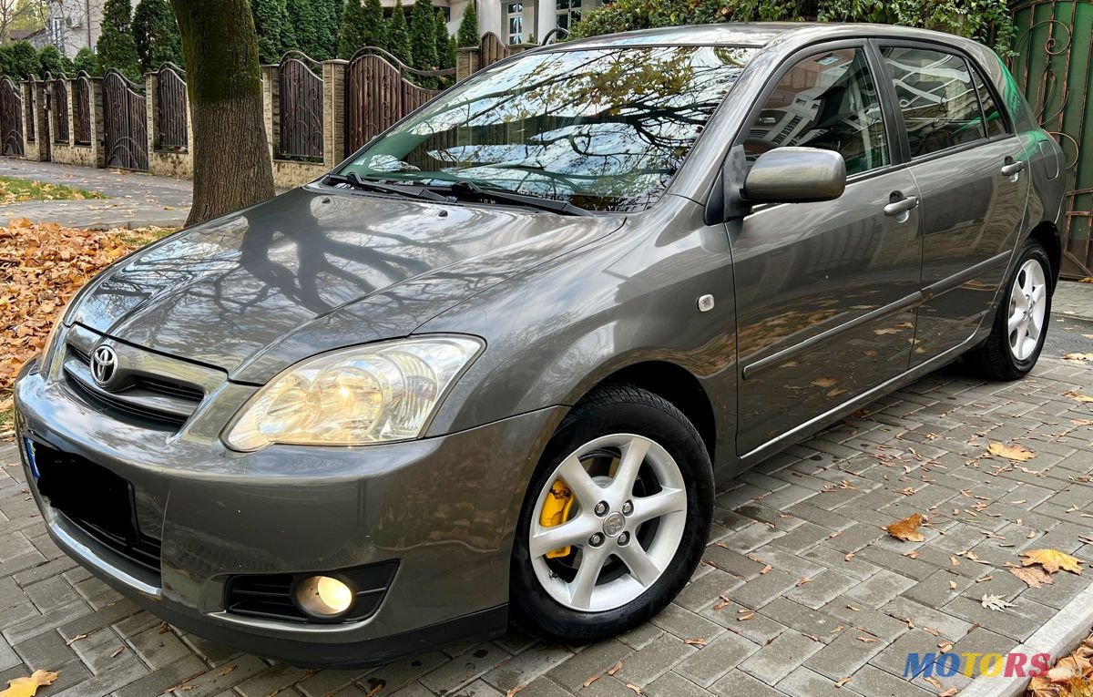 2005' Toyota Corolla photo #2