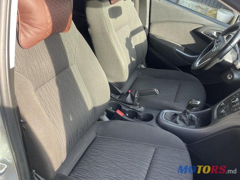 2013' Opel Astra J Restailing photo #2