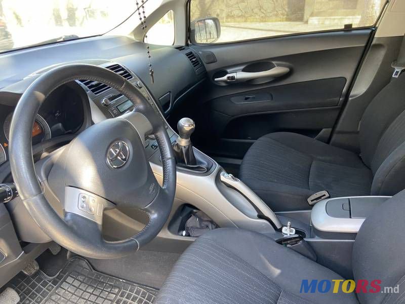 2008' Toyota Auris photo #5