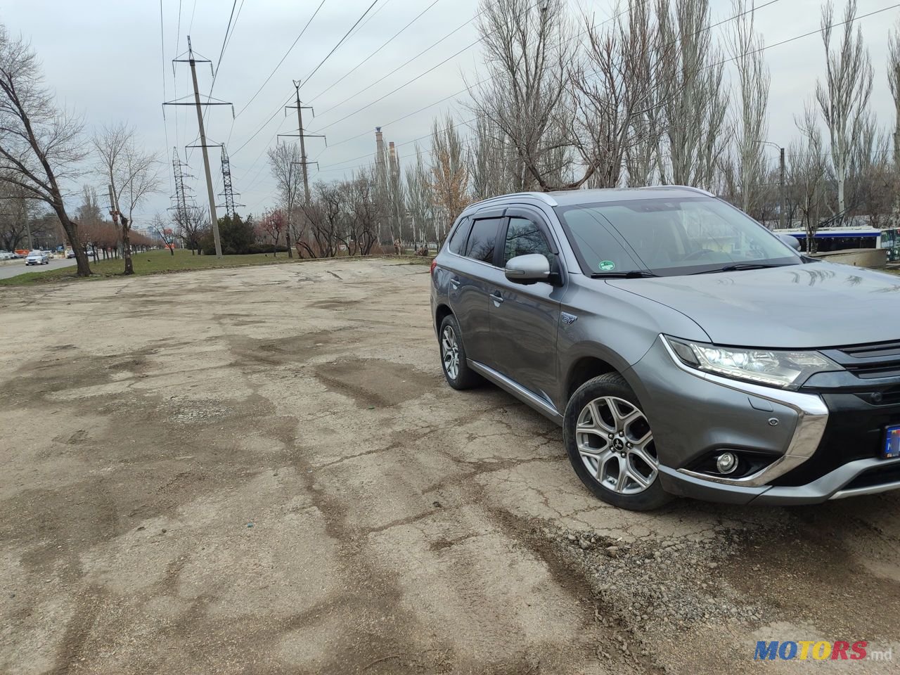 2015' Mitsubishi Outlander photo #2
