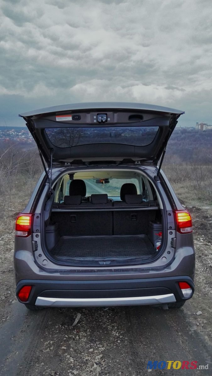 2017' Mitsubishi Outlander photo #3