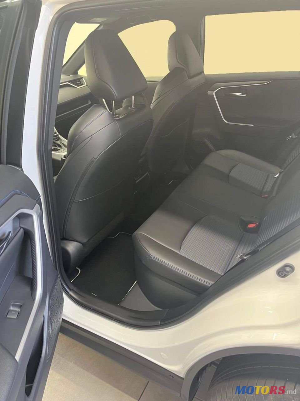 2023' Toyota RAV4 photo #4