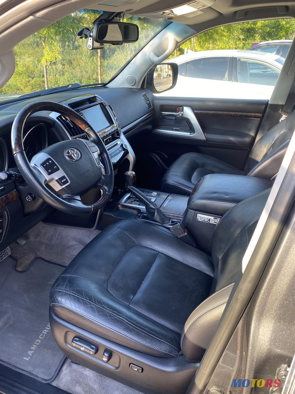 2012' Toyota Land Cruiser photo #6