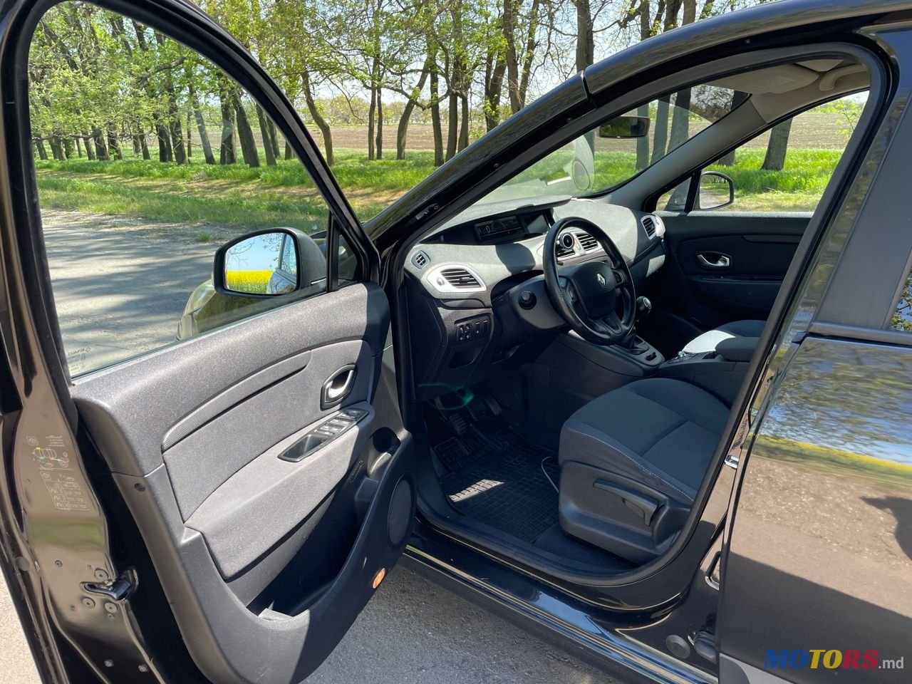 2009' Renault Scenic photo #5