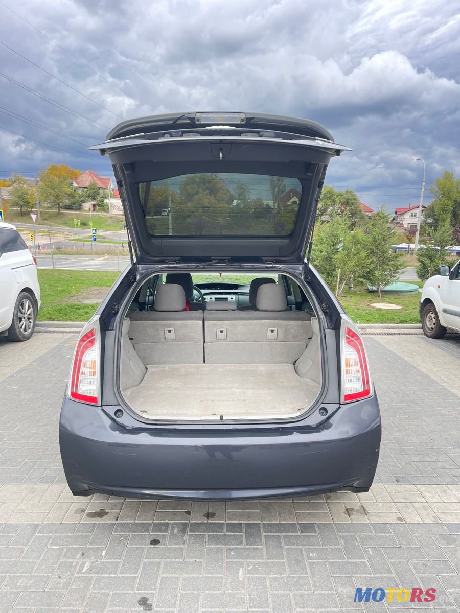 2014' Toyota Prius photo #5