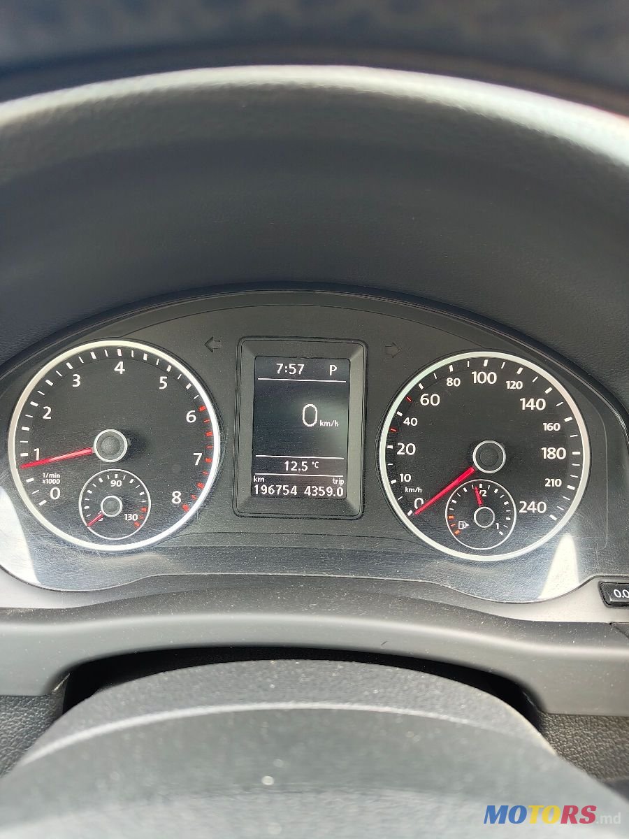 2010' Volkswagen Tiguan photo #2