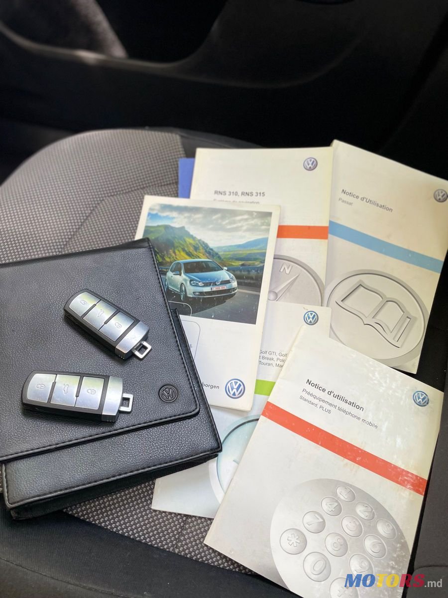 2011' Volkswagen Passat photo #6