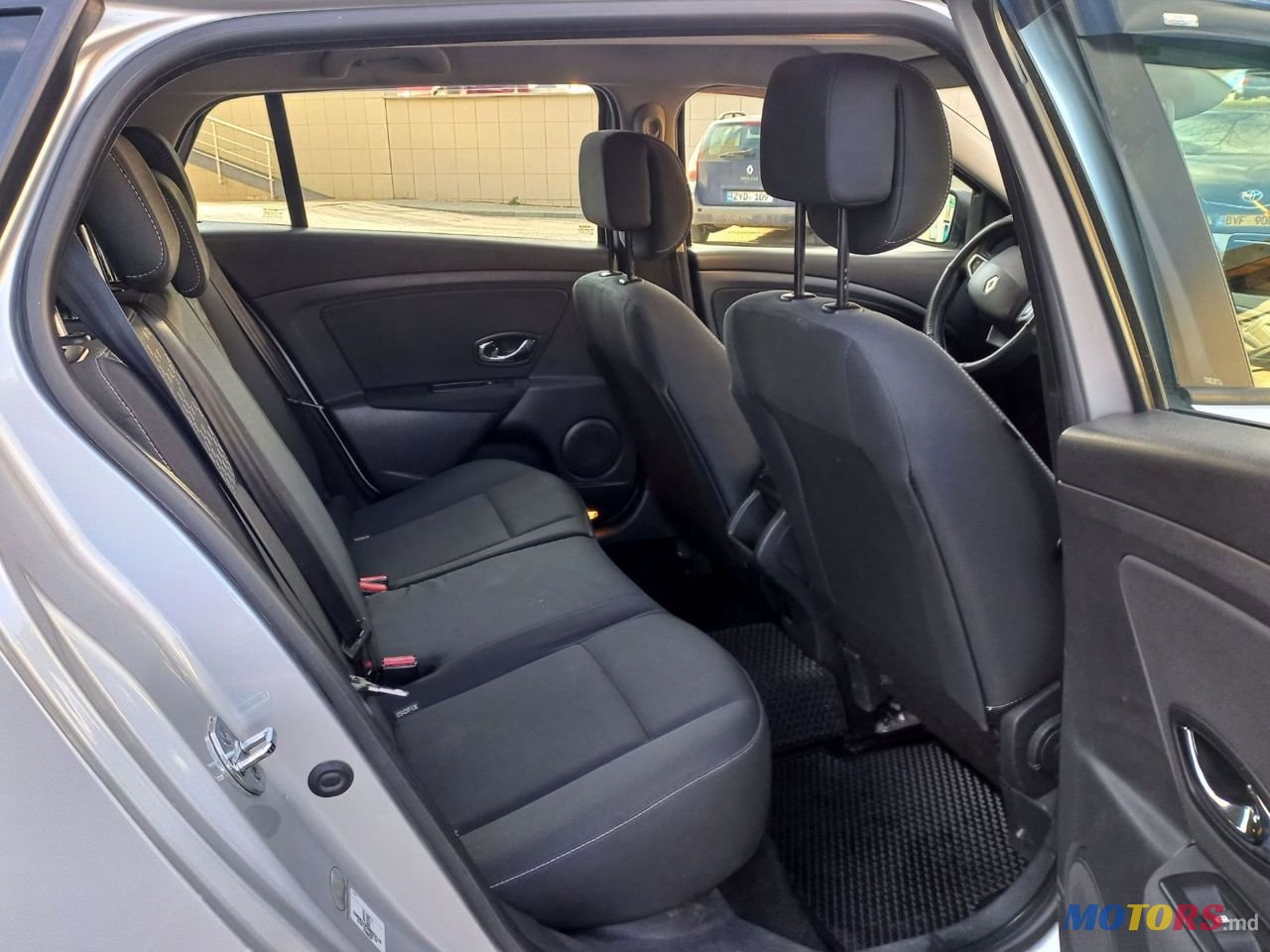 2012' Renault Megane photo #5