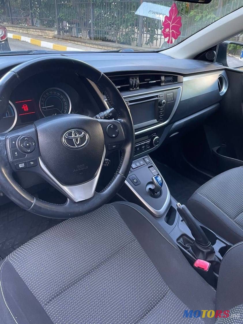 2013' Toyota Auris photo #6