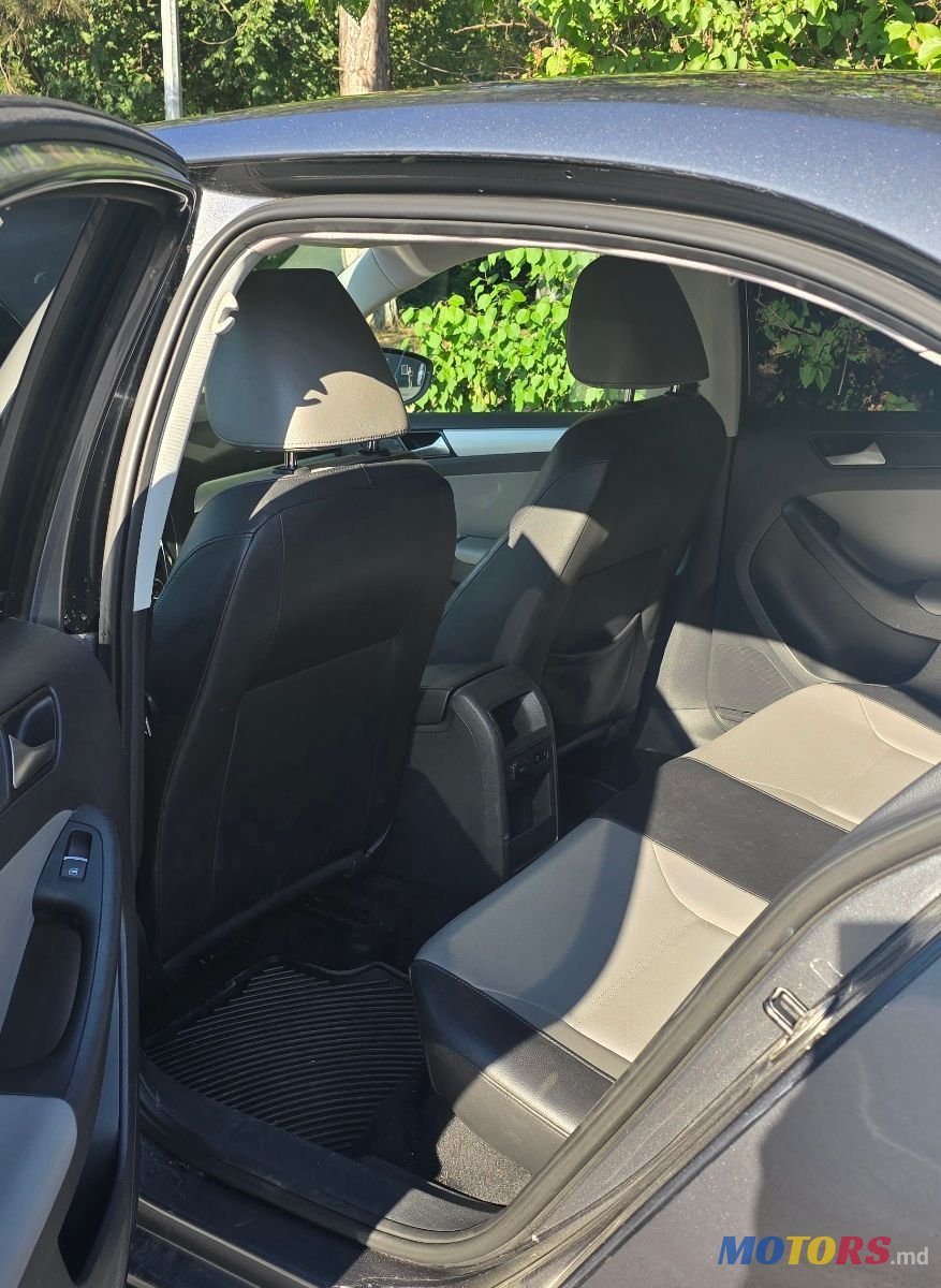 2013' Volkswagen Jetta photo #3