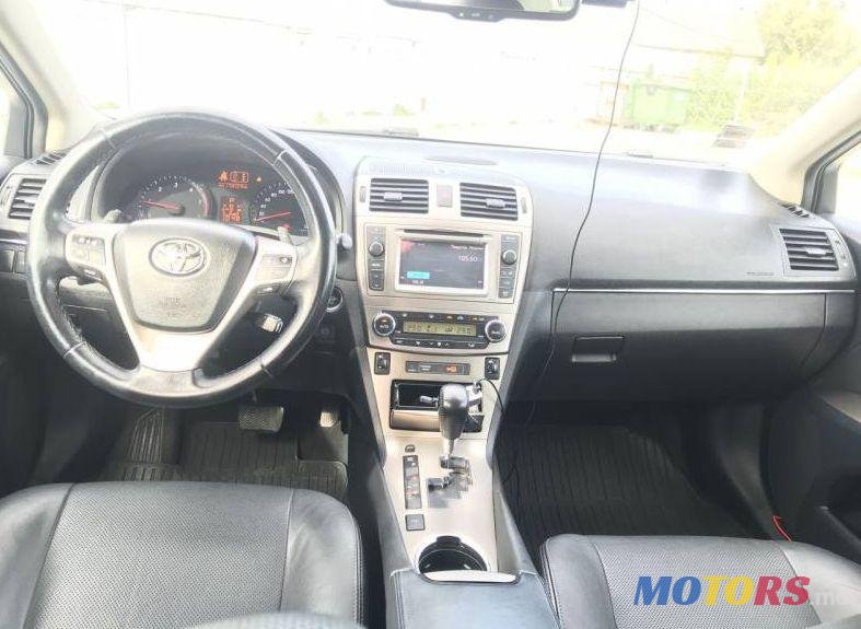 2012' Toyota Avensis photo #2