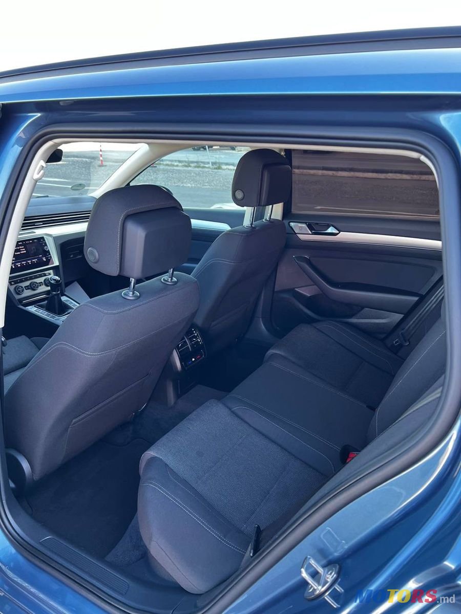 2017' Volkswagen Passat photo #5