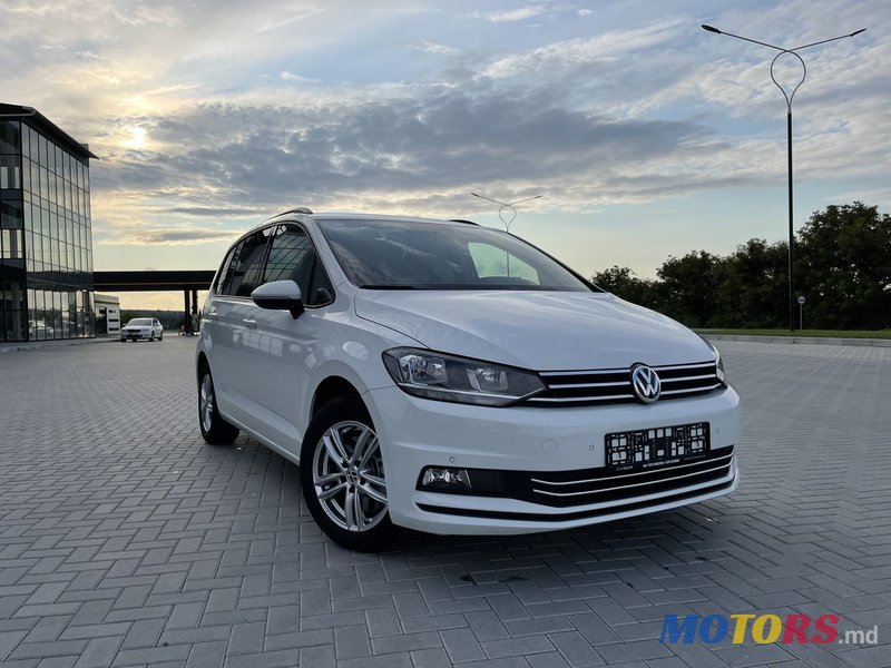 2018' Volkswagen Touran photo #2