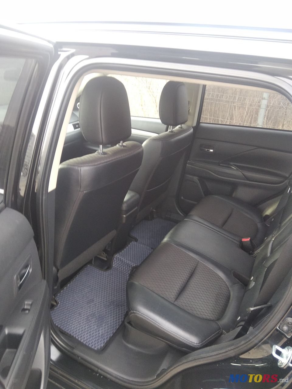 2014' Mitsubishi Outlander photo #5