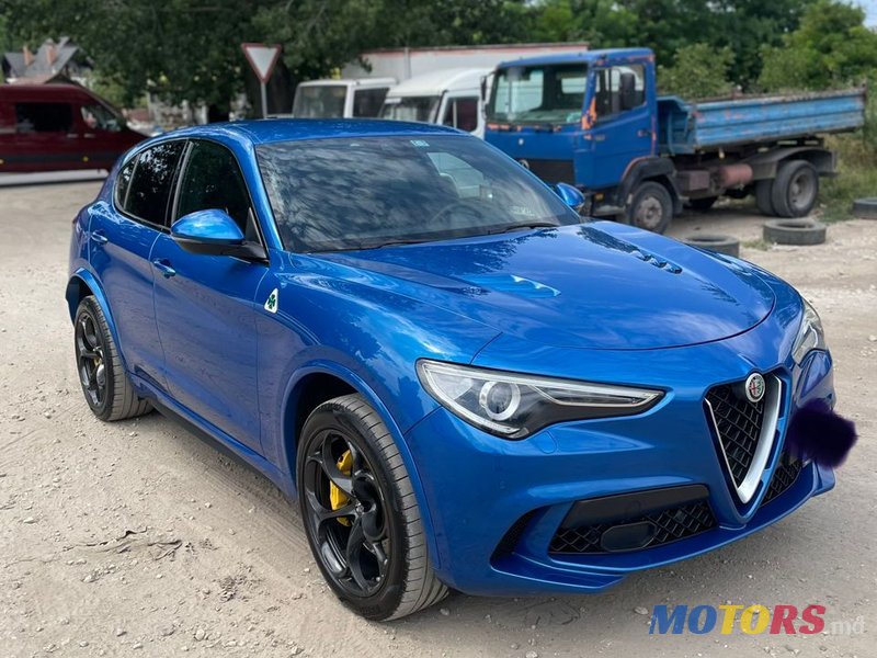 2018' Alfa Romeo Stelvio photo #2