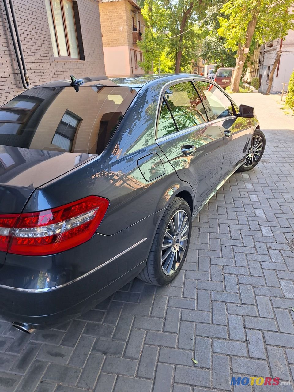 2011' Mercedes-Benz E-Class photo #2