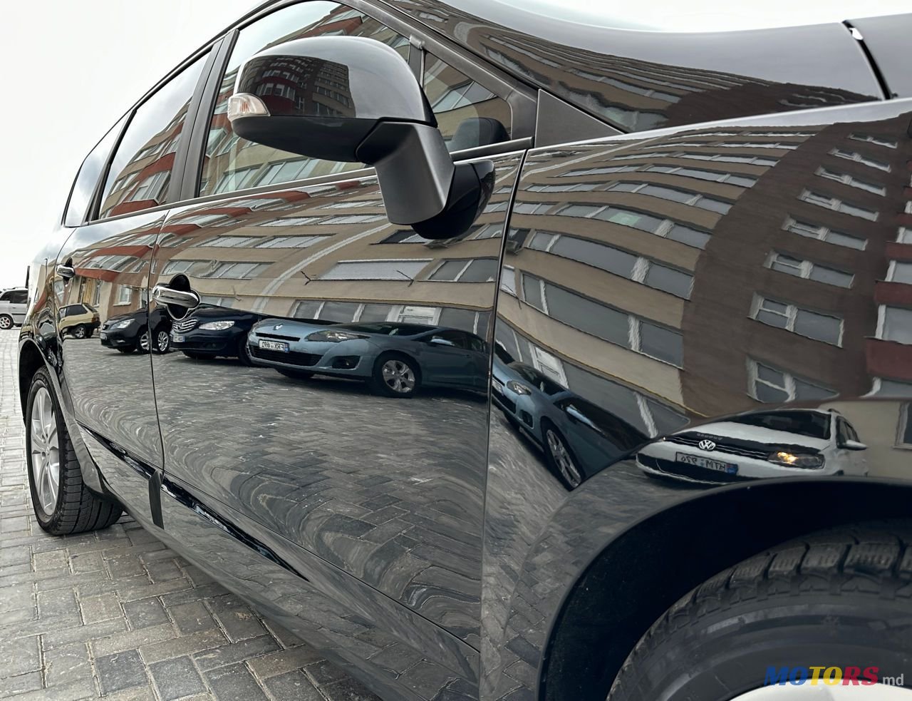 2012' Renault Grand Scenic photo #5