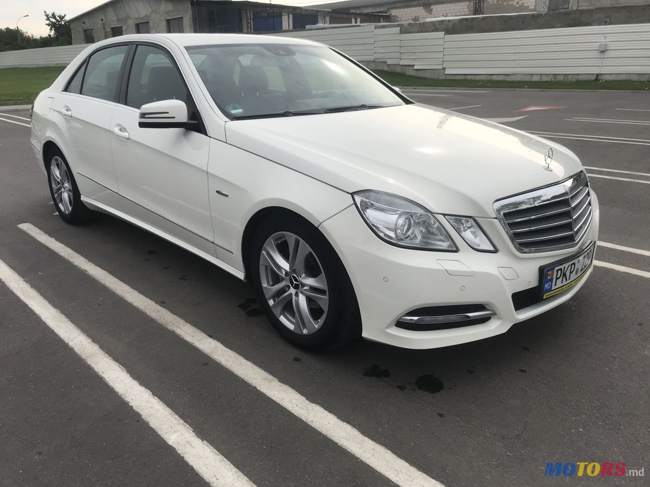 2011' Mercedes-Benz E Класс photo #3