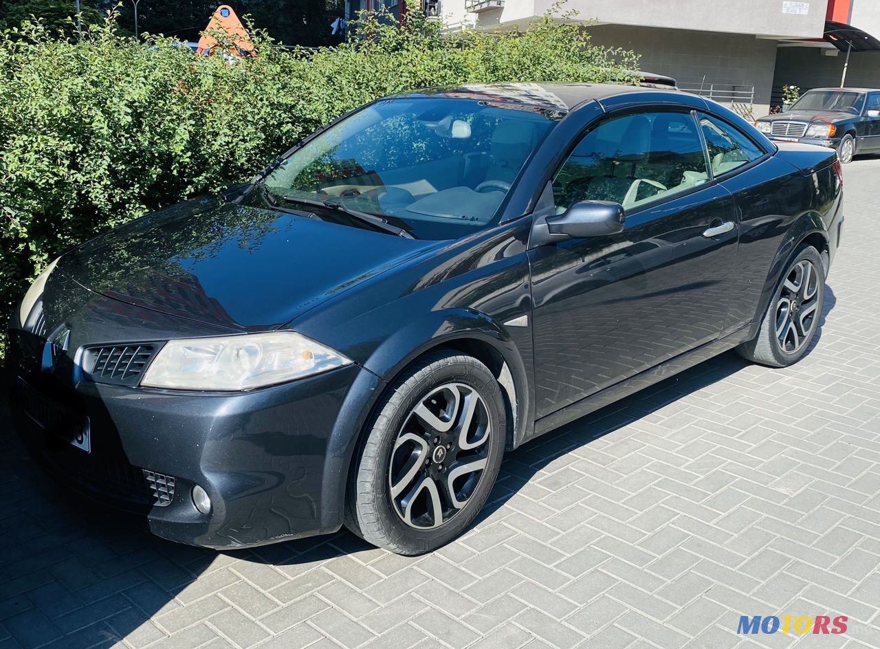 2008' Renault Megane photo #2