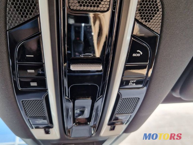 2019' Porsche Cayenne photo #5