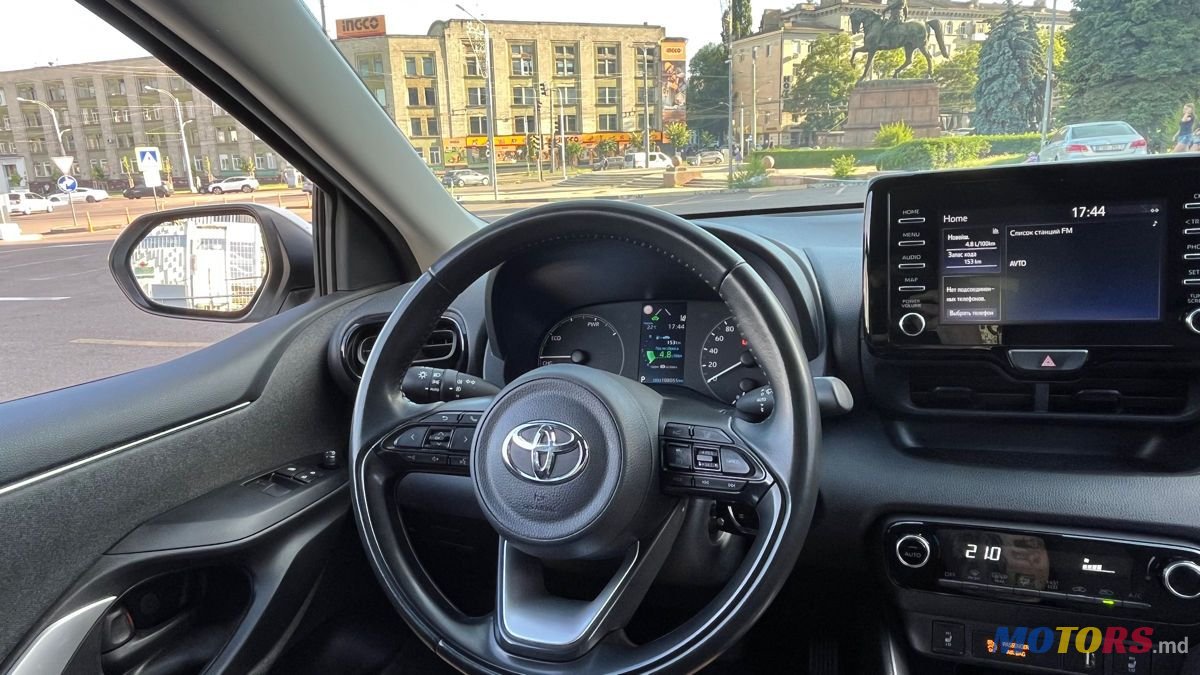 2022' Toyota Yaris photo #6