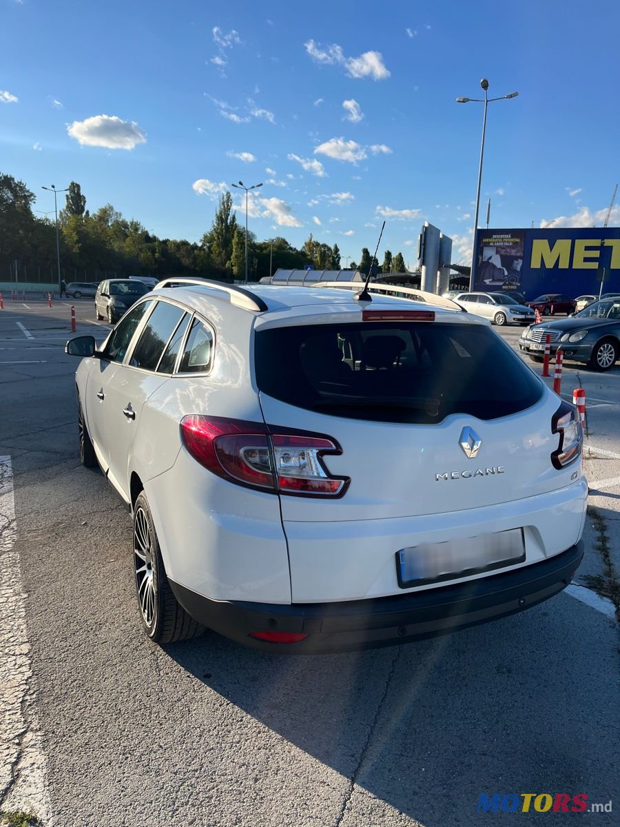 2011' Renault Megane photo #3