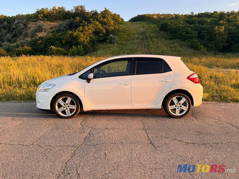 2010' Toyota Auris photo #2