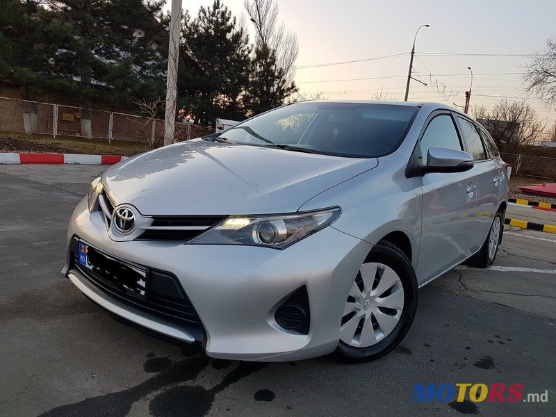 2014' Toyota Auris photo #2