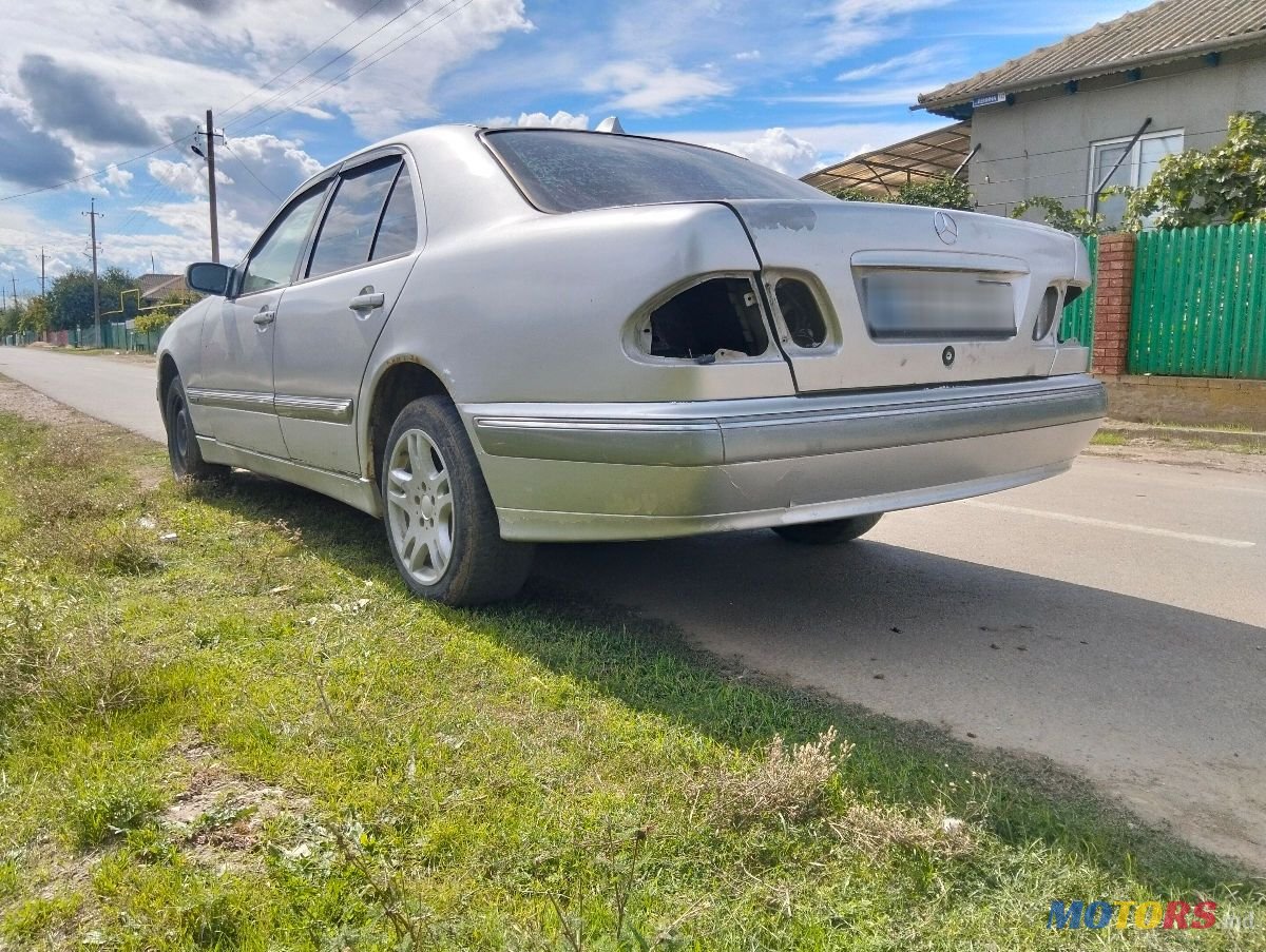 2001' Mercedes-Benz E-Class photo #3
