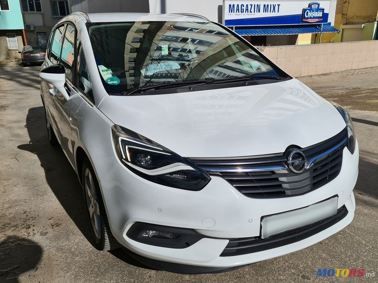 2017' Opel Zafira photo #1