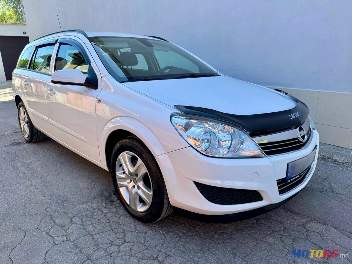 2008' Opel Astra photo #1