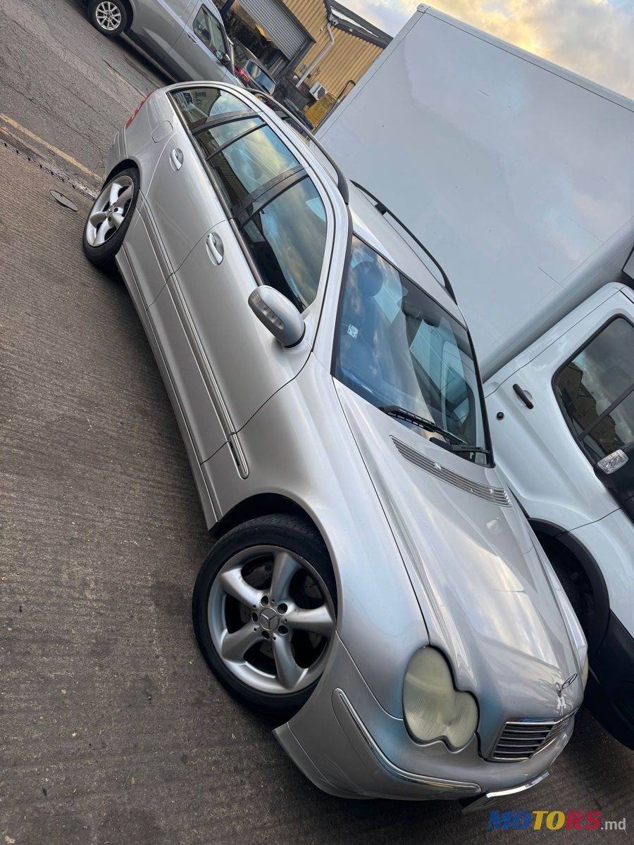 2004' Mercedes-Benz C-Class photo #1