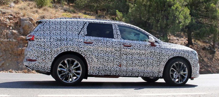 New Opel Three-Row Full-Size SUV Spied For The First Time