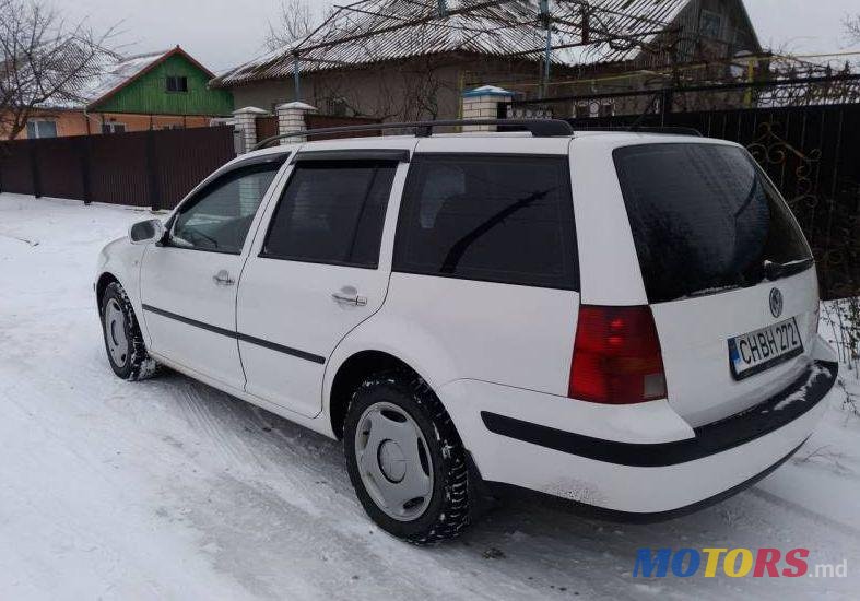 2004' Volkswagen Golf photo #2