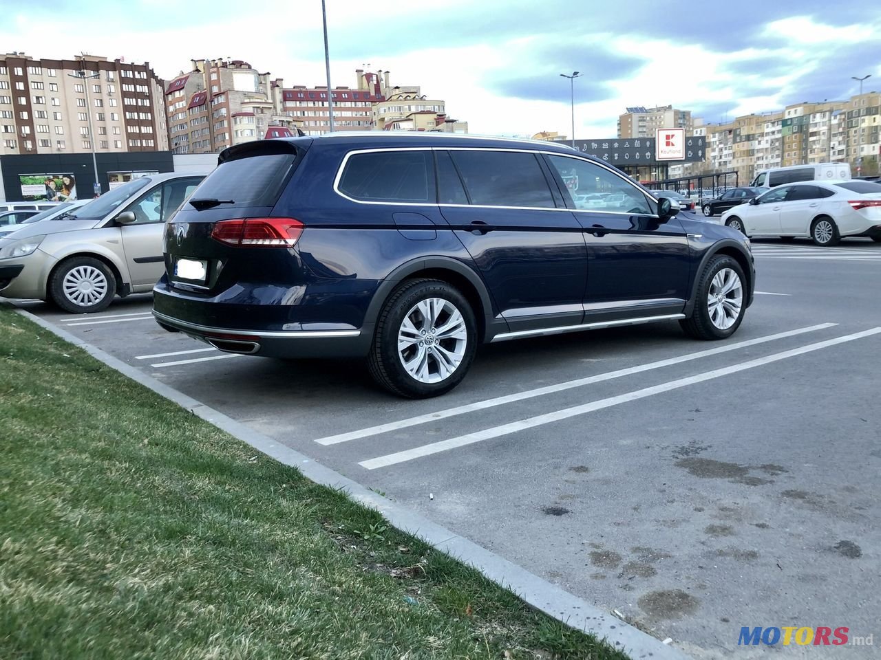 2016' Volkswagen Passat photo #6